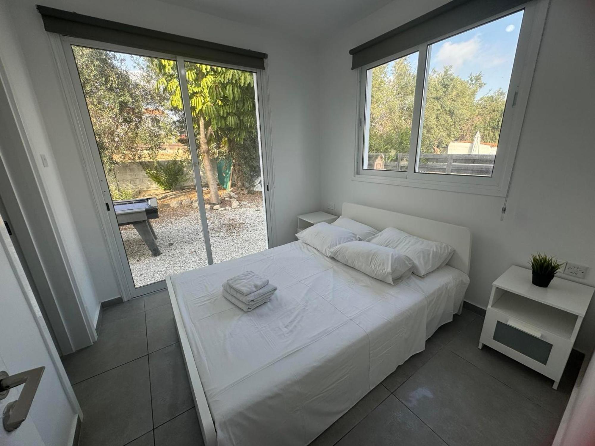 Villa Coralia Gardens 1Km From Coral Bay Beach Exterior foto